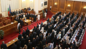 Вестник Монд за новото българско правителство