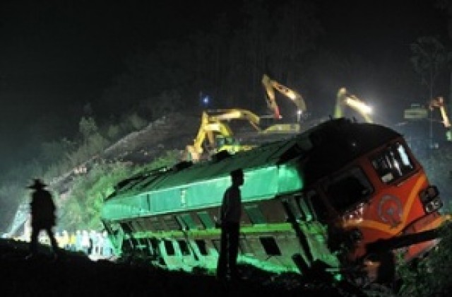 Влак дерайлира в Китай, четирима загинаха