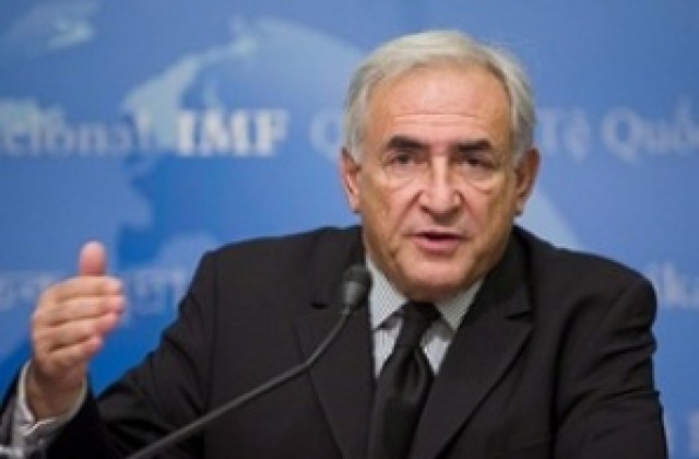 Строс-Кан е скандализиран от връщането на бонусите в банките