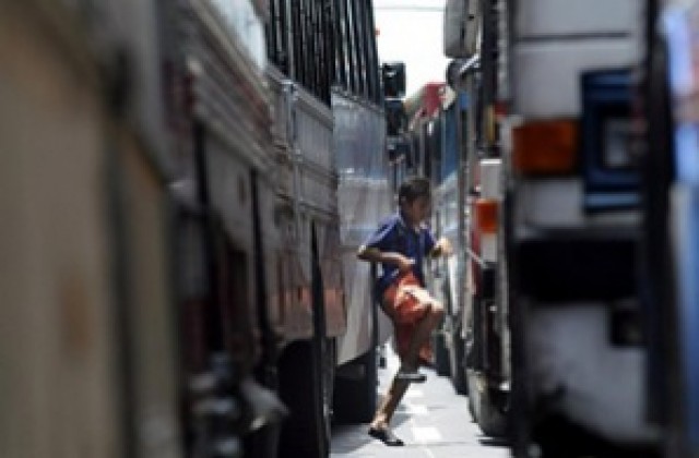Откриха 97 нелегални имигранти в хладилен камион в Аризона