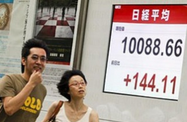 Дефлация застрашава Япония, безработицата расте