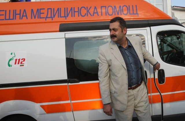Пристигна самолетът с болния български моряк в София