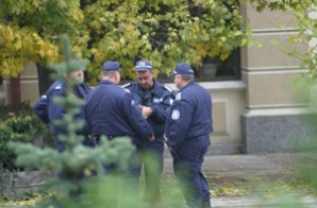 Проверяват сигнал за бомба в сградата на столичната община Подуяне