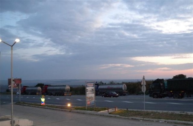 Хванаха двама криминално проявени при опит да откраднат гориво от камиони