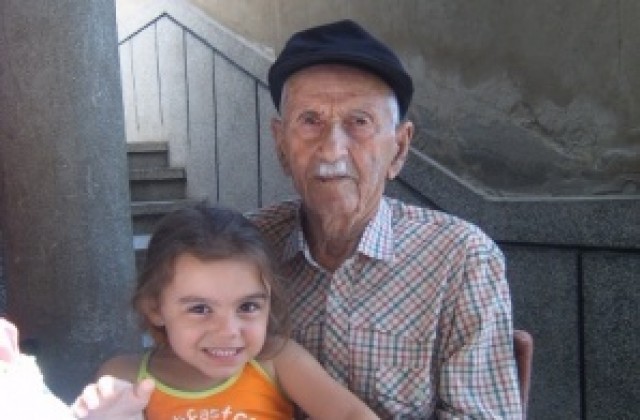 Най-възрастният жител на Айтос става на 103 години