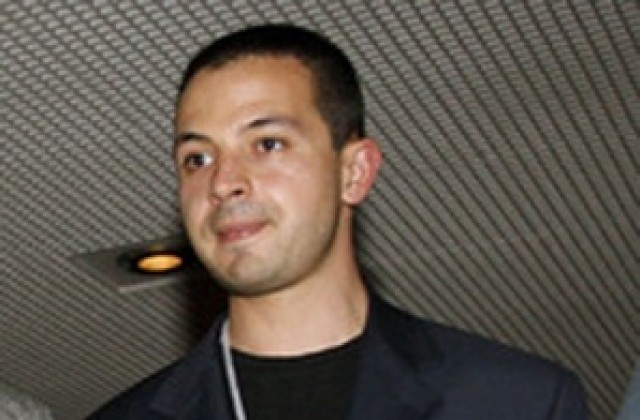 Да заколиш журналист