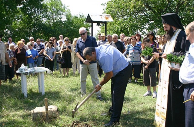 Първа копка на храм Успение Богородично в село Въртоп