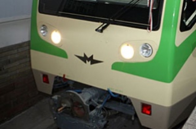 Мотриса на метрото смачка крака на клошар