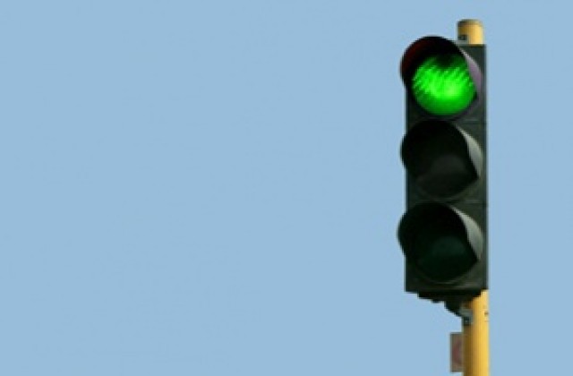 Зад съборената фасада