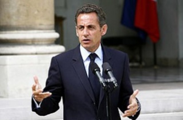 Саркози плаща скъпо за освобождаването на Клотилд