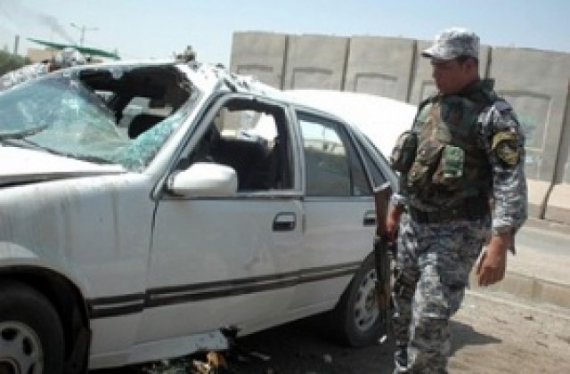 Поне 95 души загинаха при серия експлозии в Багдад