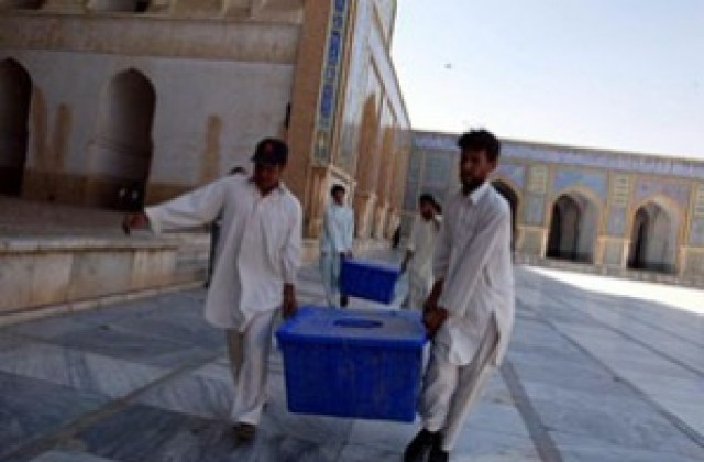 Какви са залозите за САЩ в афганистанския вот?