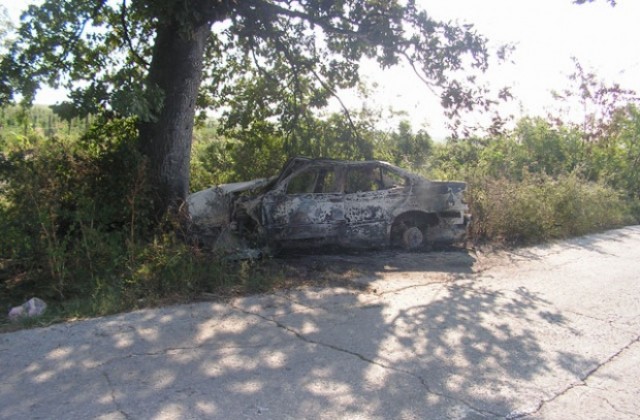 Шофьор изгоря с колата си в Разградско