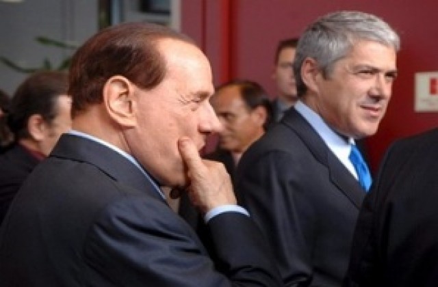 Близки на Берлускони го карат да се лекува от пристрастеност към секса