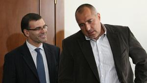 Замразяват пенсиите и заплатите до средата на 2010