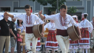 Плевенски ученици представиха града и България на Международен фолклорен фестивал