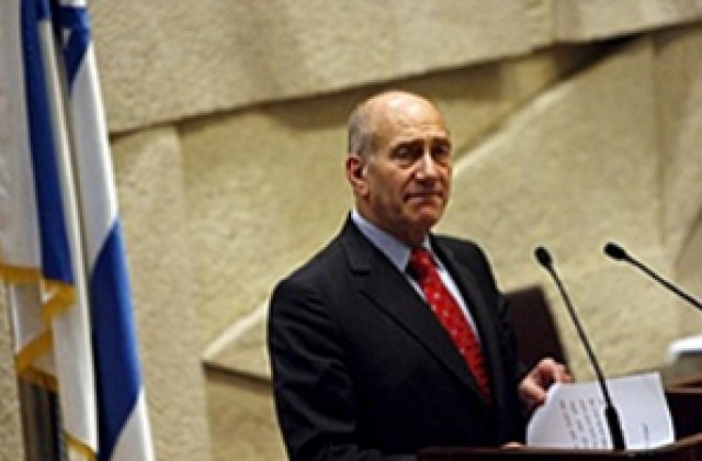Израелската прокуратура обвини официално Олмерт в корупция