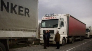 Сухопътните пътнически превози бележат 98 спад