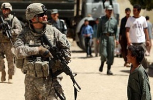 Десетки убити при въздушен удар в Афганистан