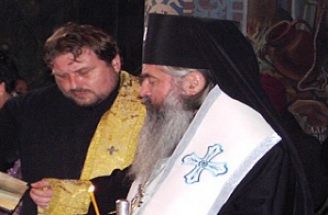 Осветиха ремонтирания църковен храм в село Дъбовик