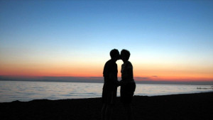 Франция казва сбогом на целувката по бузите