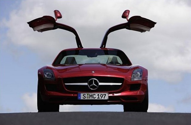 Представиха официално Mercedes-Benz SLS AMG