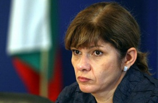 Караджова увери, че ЕК ще отложи наказателната процедура за боклука