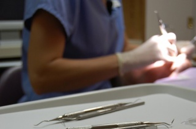 Едва 25 на сто от родителите водят децата си профилактично на зъболекар