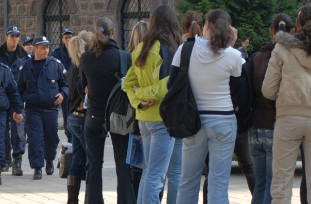 Момиче поряза с нож съученичка  в Бургас