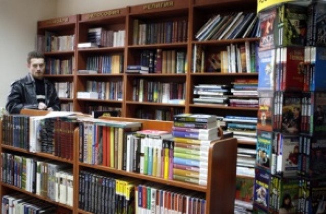 Шест книги в битка за Роман на годината