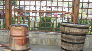 Приходите от акциз скочили след хайките за нелегална ракия