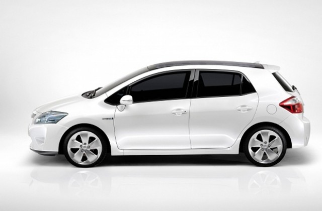 Хибридна Toyota Auris излиза на пазара през 2010-а