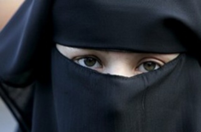 Забраниха женските манекени без хиджаб в Иран