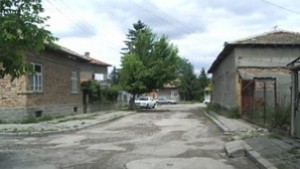 Обновена улица в ромския квартал в Търговище
