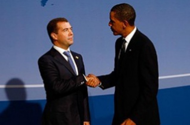 Обама - Медведев: ръце, протегнати през празно пространство