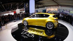 Lexus мисли да предлага само хибридни модели в Европа