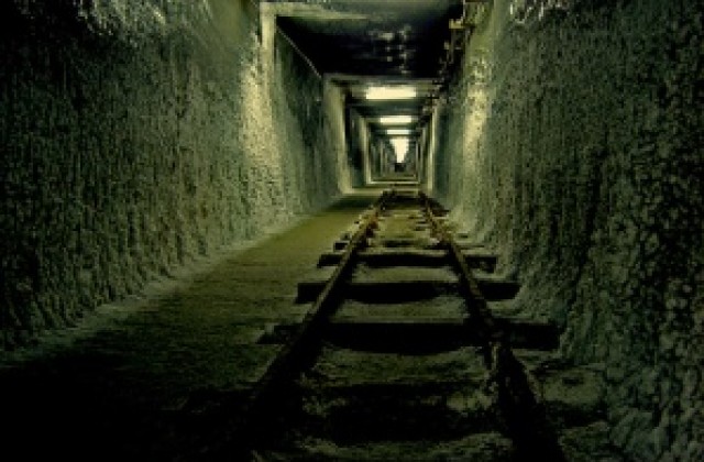 Екоинспектори проверяват добива на подземни богатства