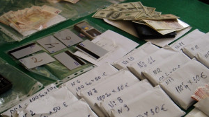 Разбиха банда разпространявала фалшиви евро