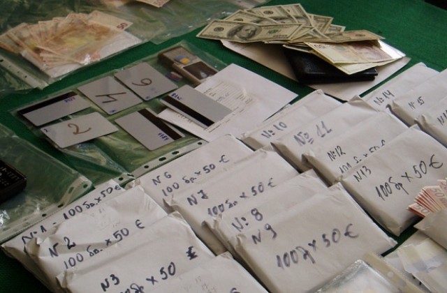 Разбиха банда, разпространявала фалшиви евро