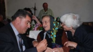 106годишната баба Карамфила се радва на прапра внуци