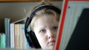 Младите музикални но глухи