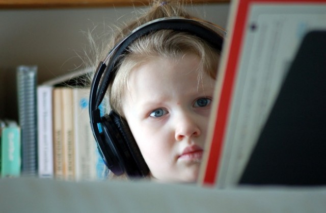 Младите: музикални, но глухи?
