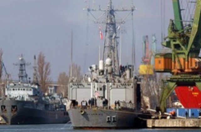 Руски моряци останаха без храна и пари на Пристанище Бургас