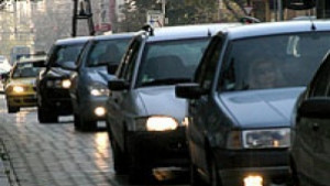 Започва поставянето на стикери за преместването на изоставени автомобили