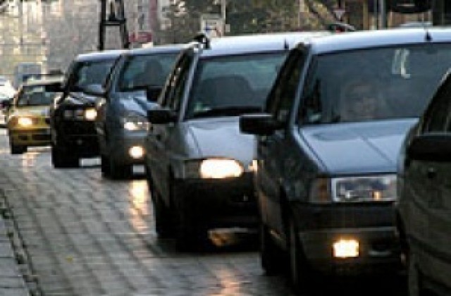 Започва поставянето на стикери за преместването на изоставени автомобили