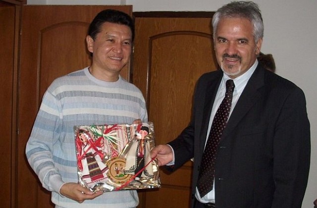 Президентът на ФИДЕ дойде в Петрич, не каза къде ще е мачът за световната тила Топалов- Ананд