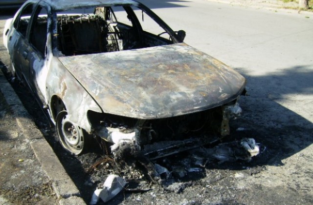 Изгоря служебна кола на банка в Кюстендил