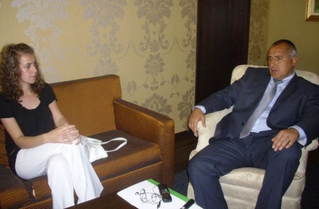 Бивш македонски министър става адвокат на Митрова