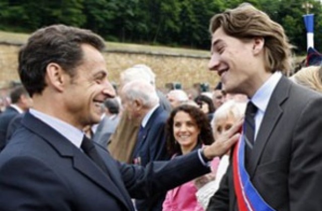 Саркози се възмущава, че синът му е хвърлен на вълците