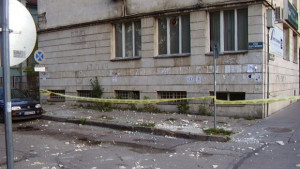 Блокове от фасадата на СДСто смачкаха Ауди